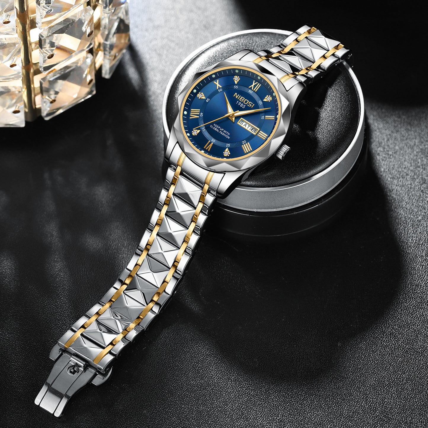 A new type of fashionable and casual quartz watch with luminous double date for men and water resistance